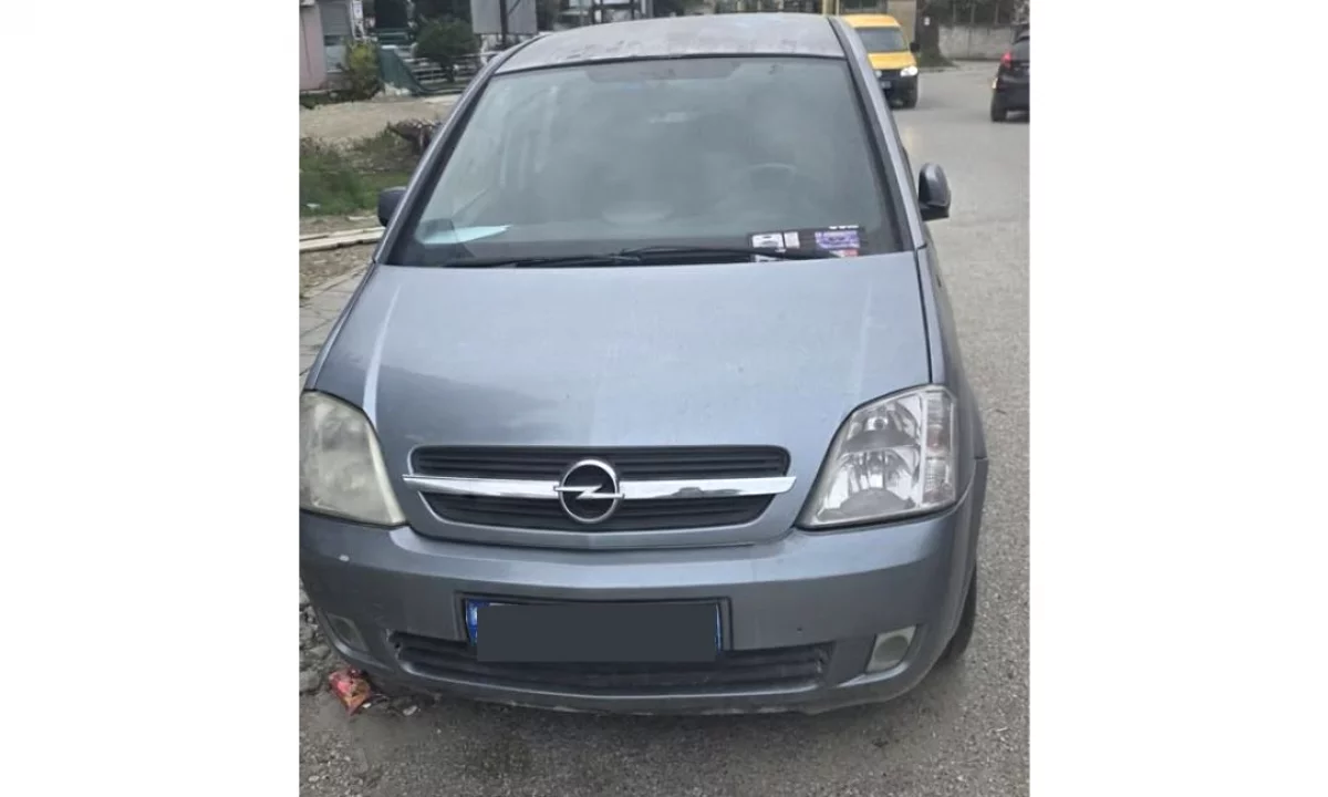 Auto in Vendita a Tirana, Opel, 2003 Diesel,Kambio Manual Pagamento 1,500  Euro.