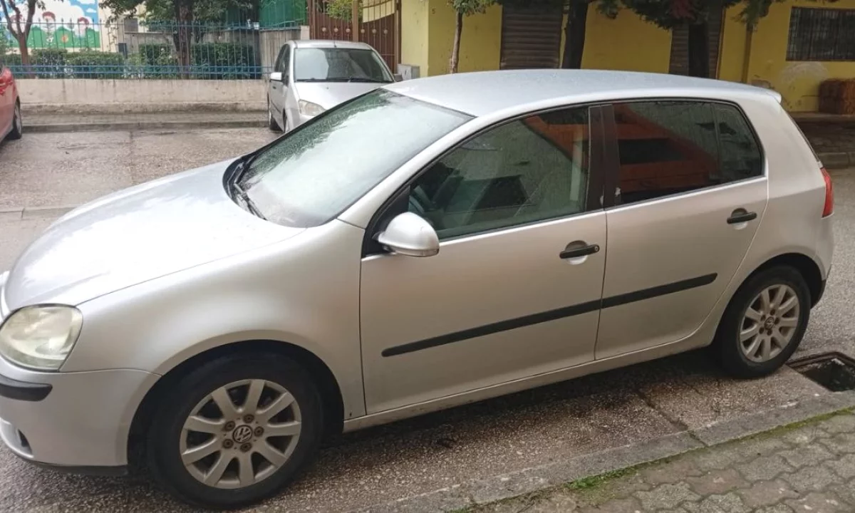 Auto in Vendita a Fier, Volkswagen, 2006 Diesel,Kambio Manual Pagamento 2,800  Euro.