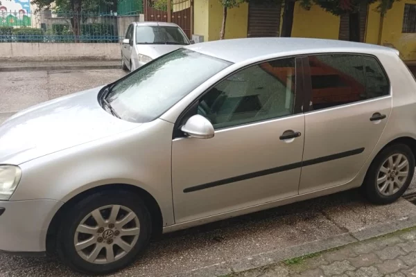 Auto in Vendita a Fier - 2,800 Euro