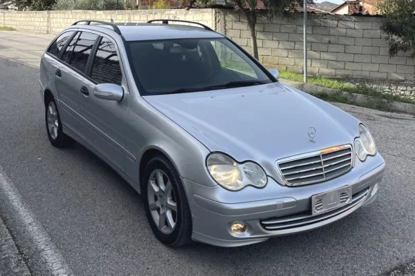 Auto in Vendita a Tirana - 3,750 Euro