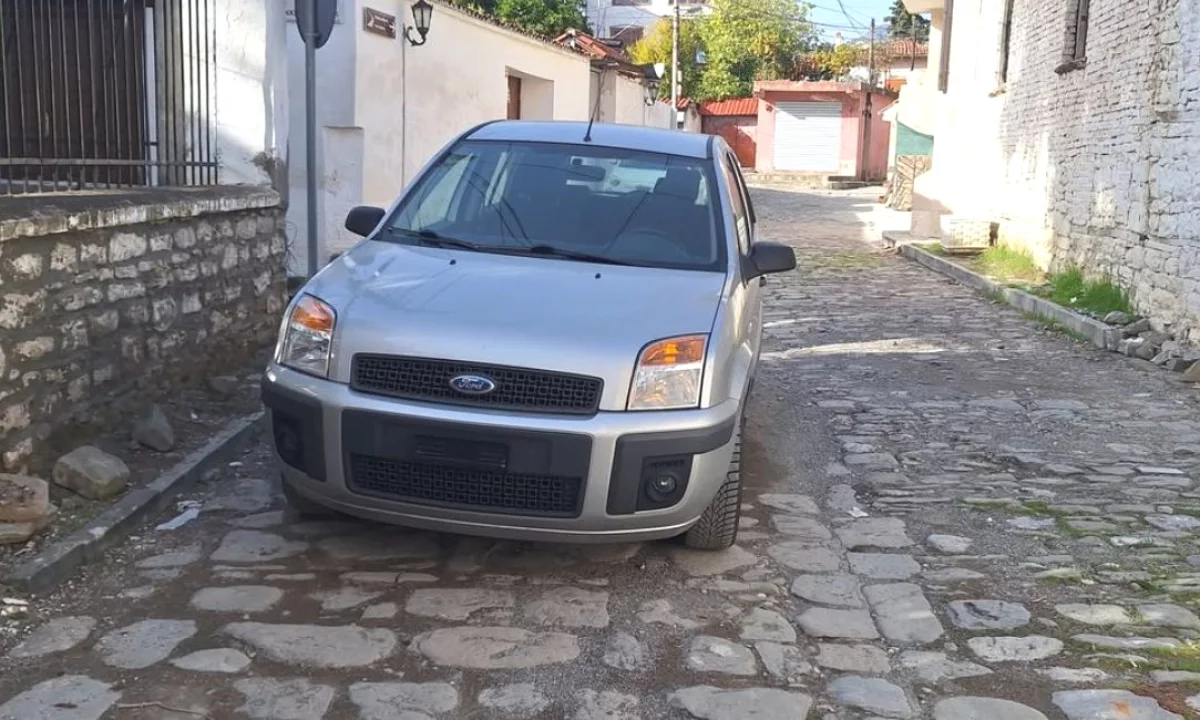Auto in Vendita a Elbasan, Ford, 2009 gasoline-gas,Kambio Automatik Pagamento 4,500  Euro.