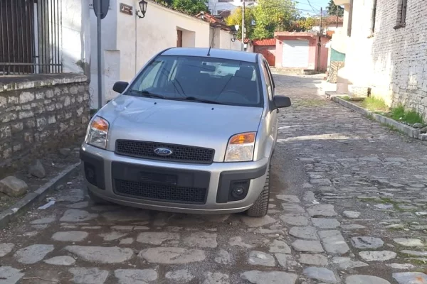 Auto in Vendita a Elbasan - 4,500 Euro