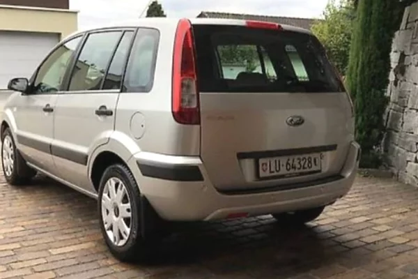 Auto in Vendita a Elbasan - 4,500 Euro