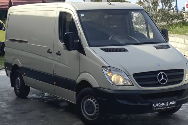 Auto in Vendita a Berat - 8,500 Euro