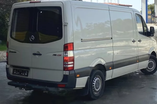 Auto in Vendita a Berat - 8,500 Euro