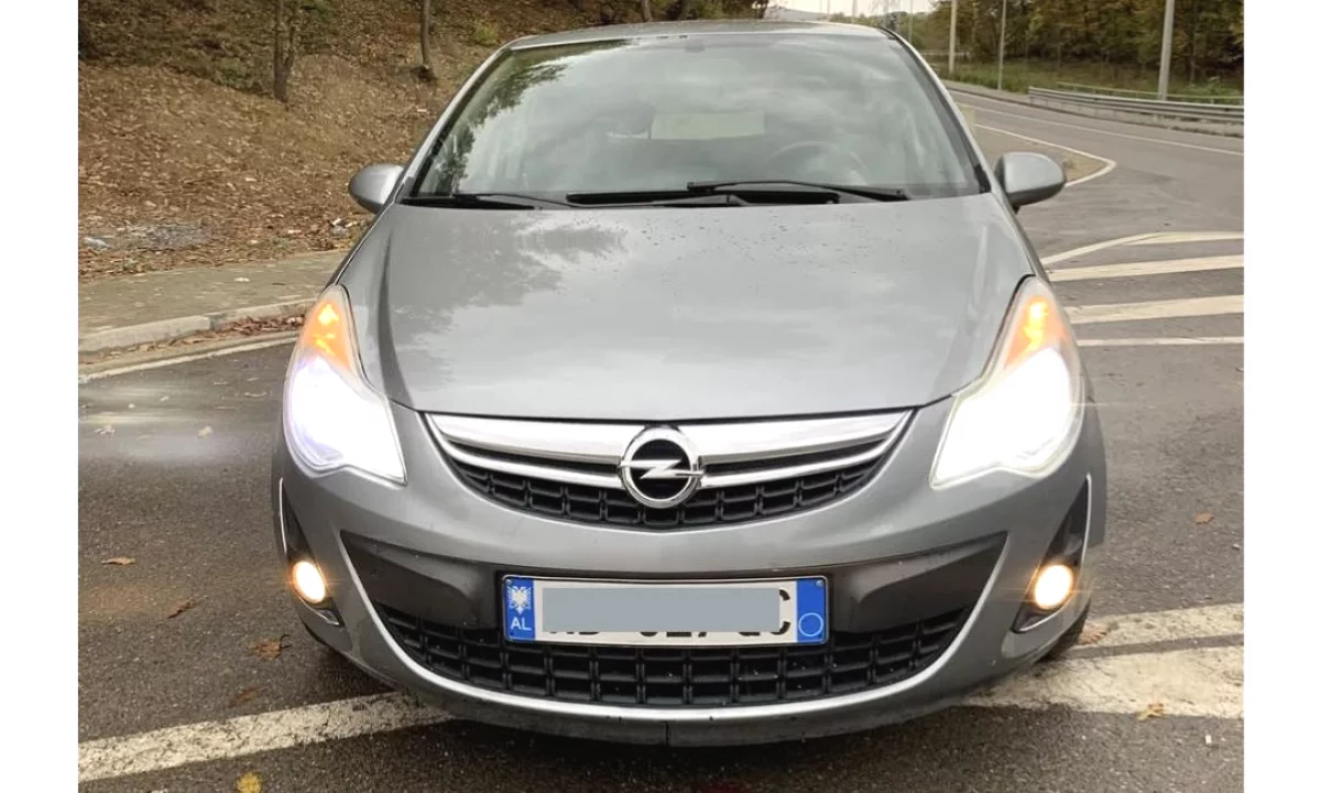 Auto in Vendita a Tirana, Opel, 2012 Diesel,Kambio Manual Pagamento 3,300  Euro.