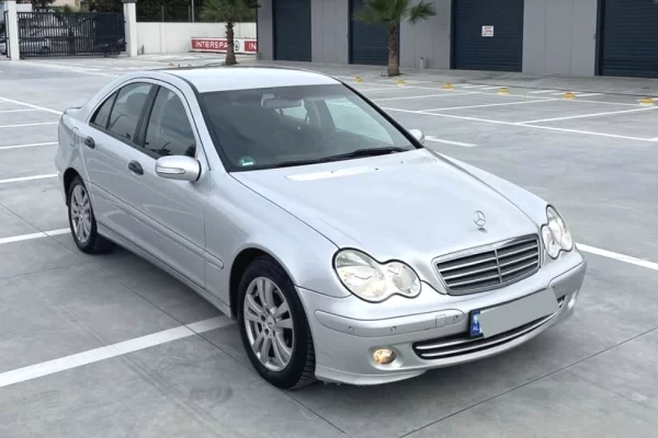 Auto in Vendita a Tirana - 4,900 Euro