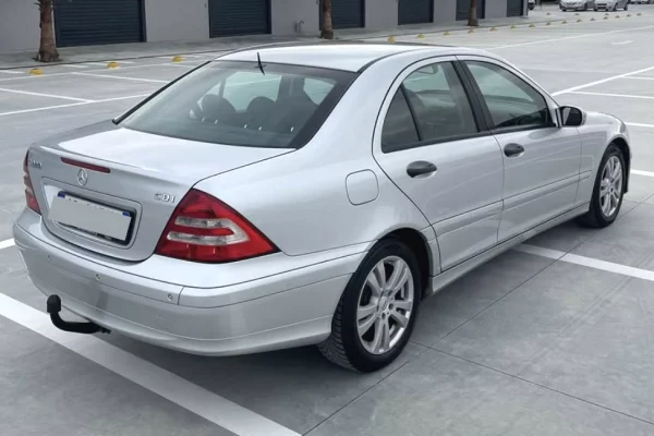 Auto in Vendita a Tirana - 4,900 Euro