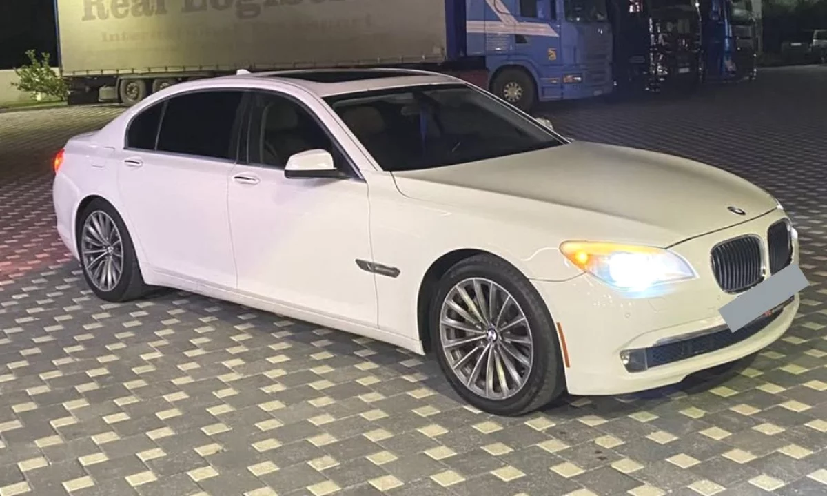 Auto in Vendita a Tirana, BMW, 2011 gasoline-gas,Kambio Automatik Pagamento 8,300  Euro.