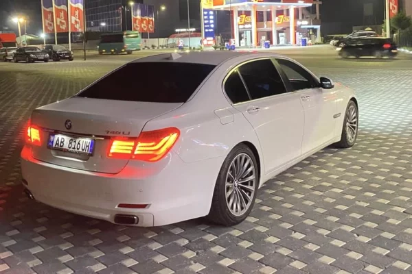 Auto in Vendita a Tirana - 8,300 Euro