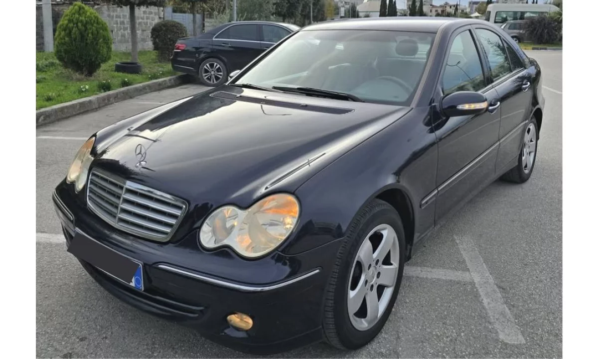 Auto in Vendita a Tirana, Mercedes-Benz, 2004 Diesel,Kambio Manual Pagamento 4,000  Euro.
