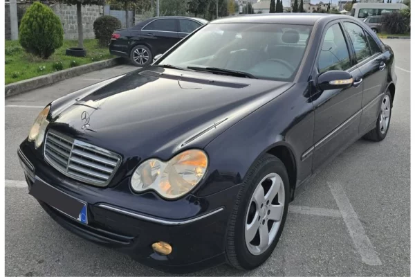 Auto in Vendita a Tirana - 4,000 Euro