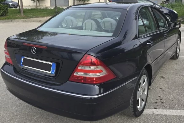 Auto in Vendita a Tirana - 4,000 Euro