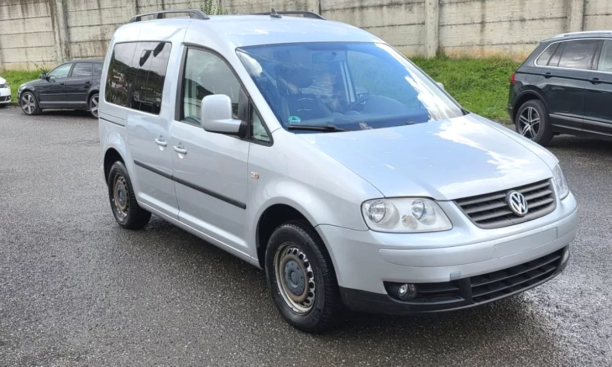 Auto in Vendita a Tirana, Volkswagen, 2007 gasoline-gas,Kambio Automatik Pagamento 4,000  Euro.