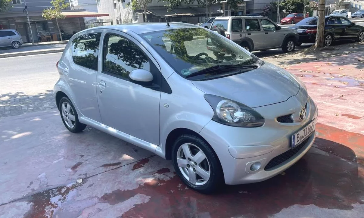 Auto in Vendita a Tirana, Toyota, 2006 Benzine,Kambio Automatik Pagamento 3,700  Euro.