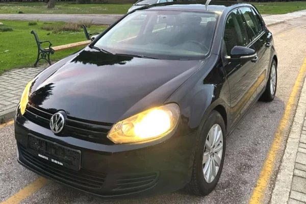 Auto in Vendita a Valona - 5,200 Euro