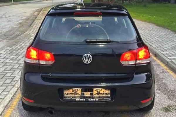 Auto in Vendita a Valona - 5,200 Euro