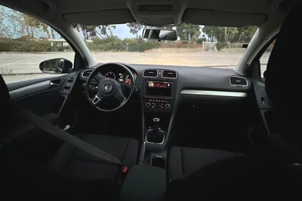 Auto in Vendita a Valona - 5,200 Euro