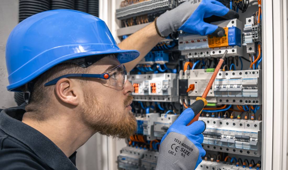 Njoftime Pune ne Tirane, Profesioni Ndihmes/puntor , Fillestar/Pak eksperience, Pagesa 50,000  Leke.