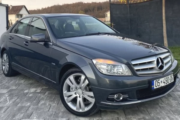 Auto in Vendita a Peja - 10,700 Euro