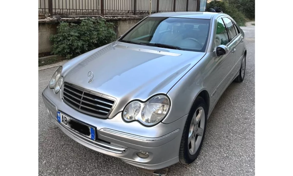 Auto in Vendita a Tirana, Mercedes-Benz, 2005 Diesel,Kambio Manual Pagamento 3,600  Euro.