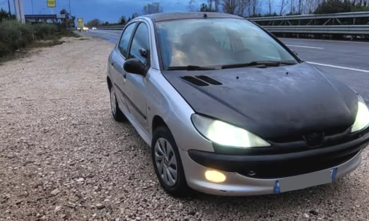 Auto in Vendita a Tirana, Peugeot, 2009 Benzine,Kambio Manual Pagamento 1,000  Euro.