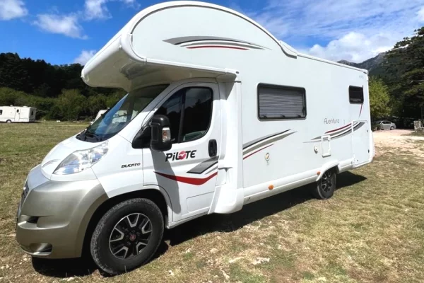 Makina ne shitje ne Tirane - 34,000 Euro