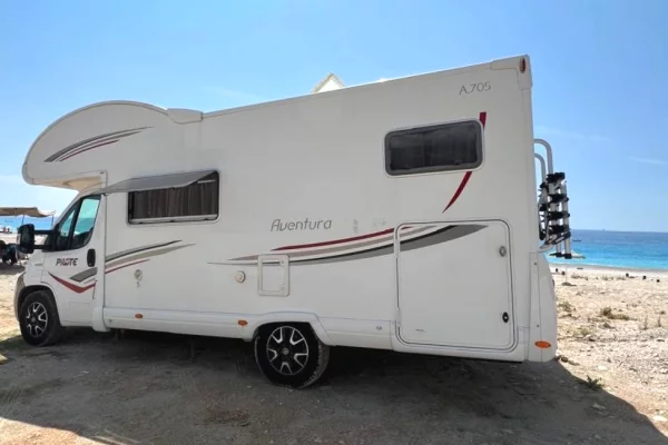 Makina ne shitje ne Tirane - 34,000 Euro