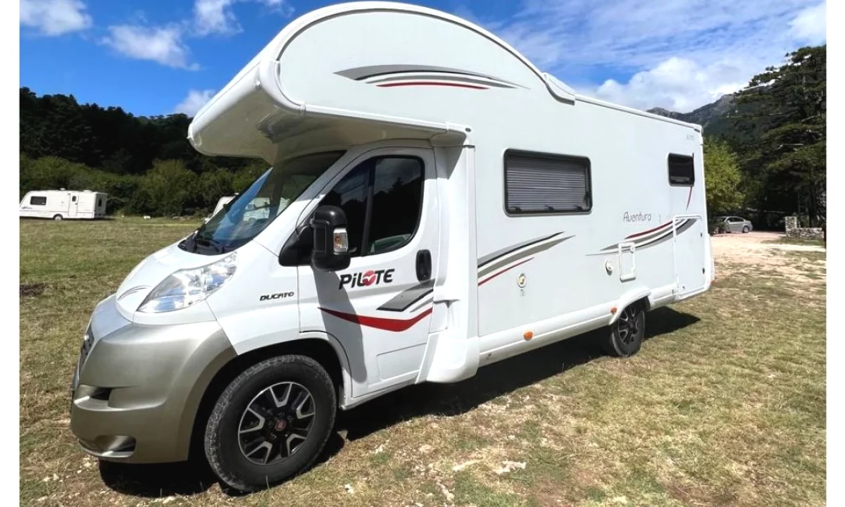 Makina ne shitje ne Tirane, Fiat, 2011 Diesel,Kambio Automatik Pagesa 34,000  Euro.