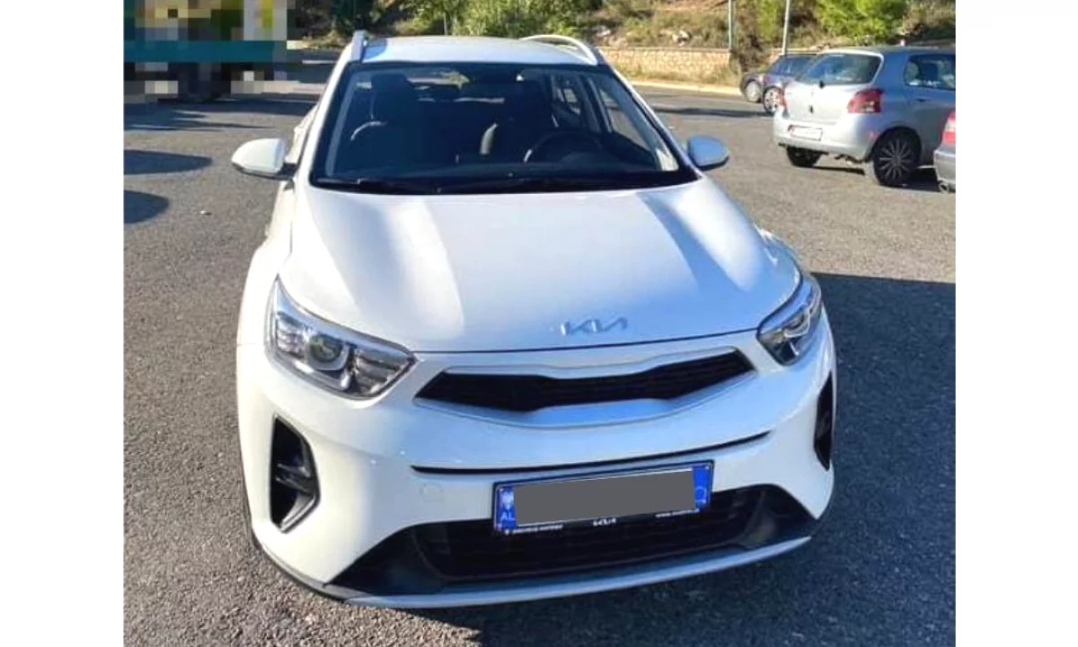 Makina ne shitje ne Tirane, KIA, 2023 Benzine,Kambio Automatik Pagesa 10,000  Euro.