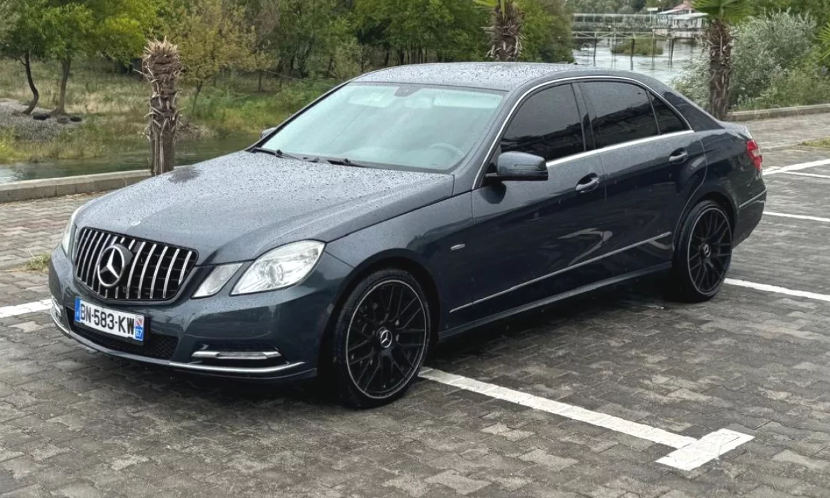 Makina ne shitje ne Tirane, Mercedes-Benz, 2012 Diesel,Kambio Automatik Pagesa 9,500  Euro.