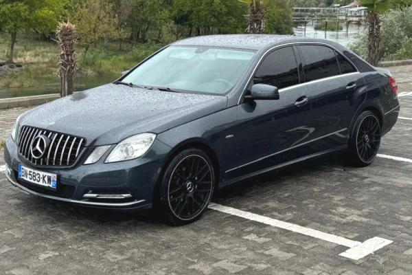 Makina ne shitje ne Tirane - 9,500 Euro