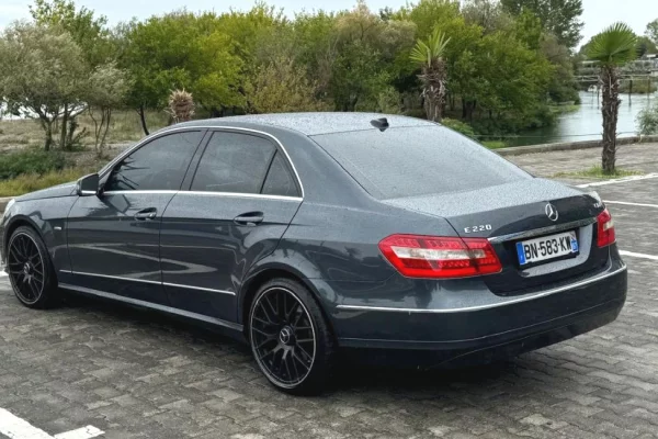 Makina ne shitje ne Tirane - 9,500 Euro