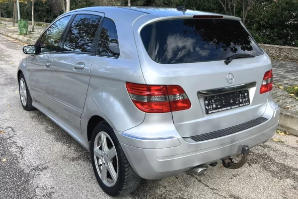Auto in Vendita a Tirana - 3,700 Euro