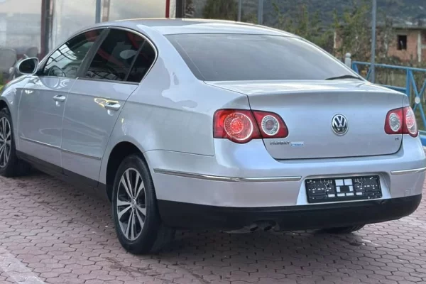 Makina ne shitje ne Tirane - 3,750 Euro