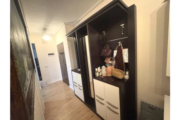 Mobilje dhe Elektroshtepiake ne Tirane - 22,000 Leke