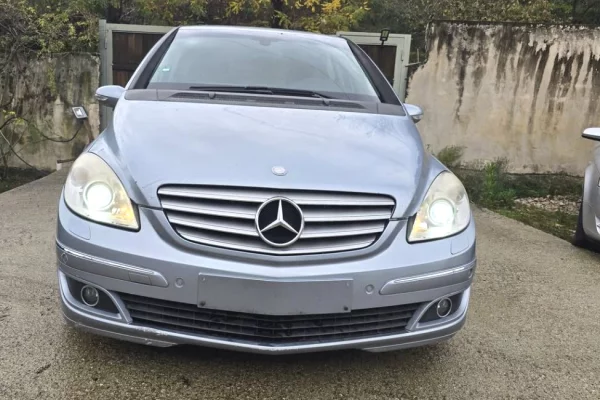 Auto in Vendita a Tirana - 2,500 Euro