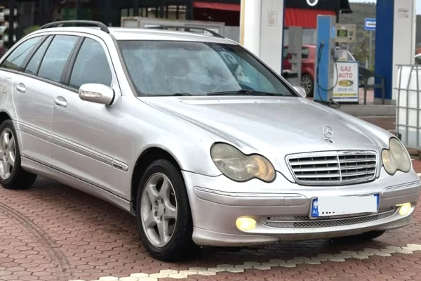 Auto in Vendita a Tirana - 2,200 Euro