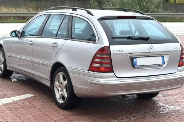 Auto in Vendita a Tirana - 2,200 Euro