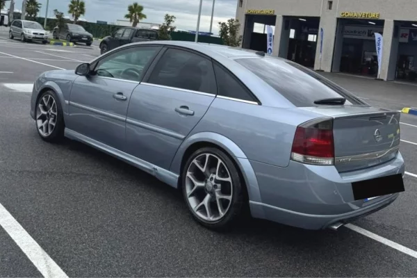 Auto in Vendita a Durazzo - 3,400 Euro