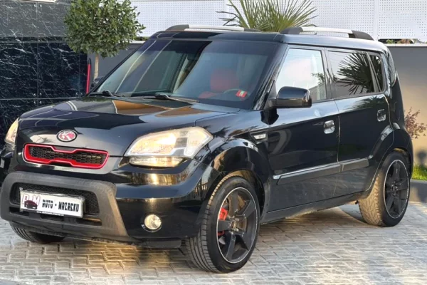 Auto in Vendita a Fier - 2,800 Euro