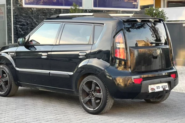 Auto in Vendita a Fier - 2,800 Euro