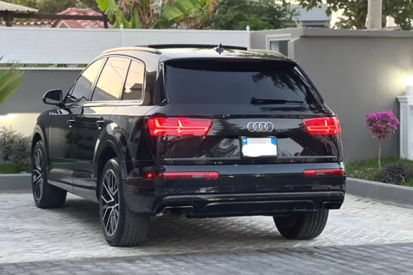 Auto in Vendita a Fier - 18,000 Euro