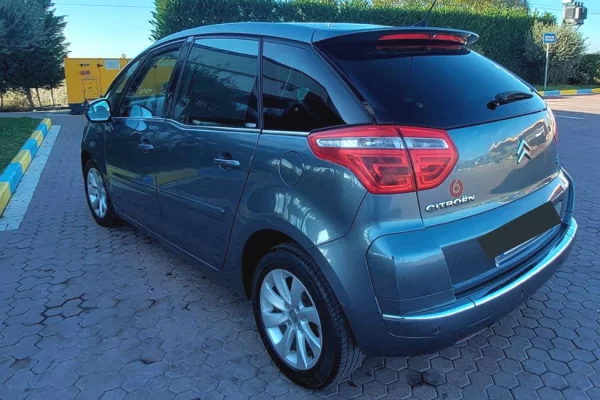 Auto in Vendita a Tirana - 2,900 Euro