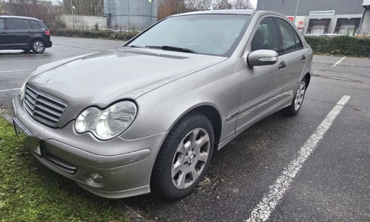 Auto in Vendita a Tirana, Mercedes-Benz, 2005 Diesel,Kambio Automatik Pagamento 4,200  Euro.