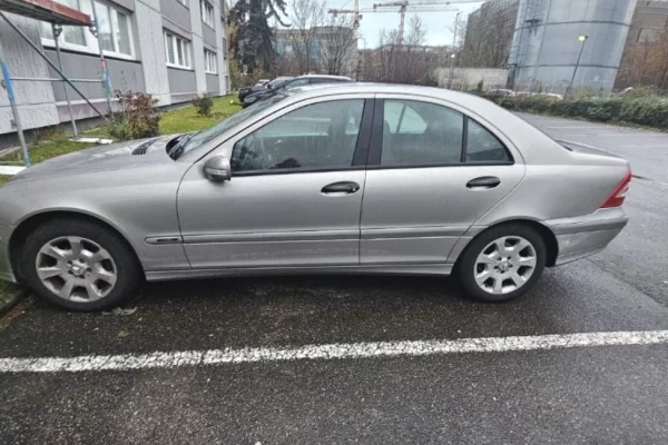 Auto in Vendita a Tirana - 4,200 Euro