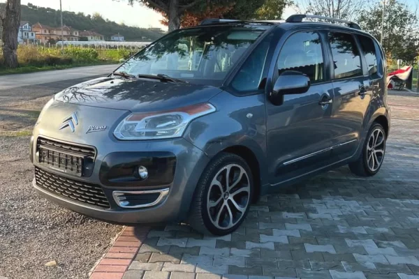 Auto in Vendita a Tirana - 3,700 Euro