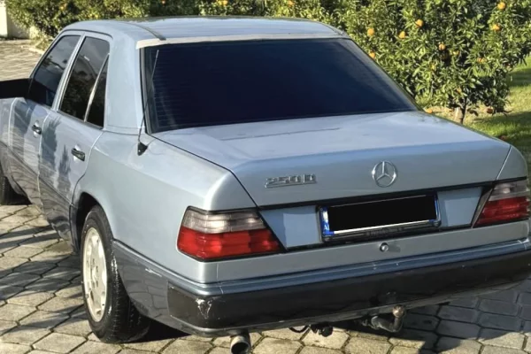 Auto in Vendita a Tirana - 2,700 Euro