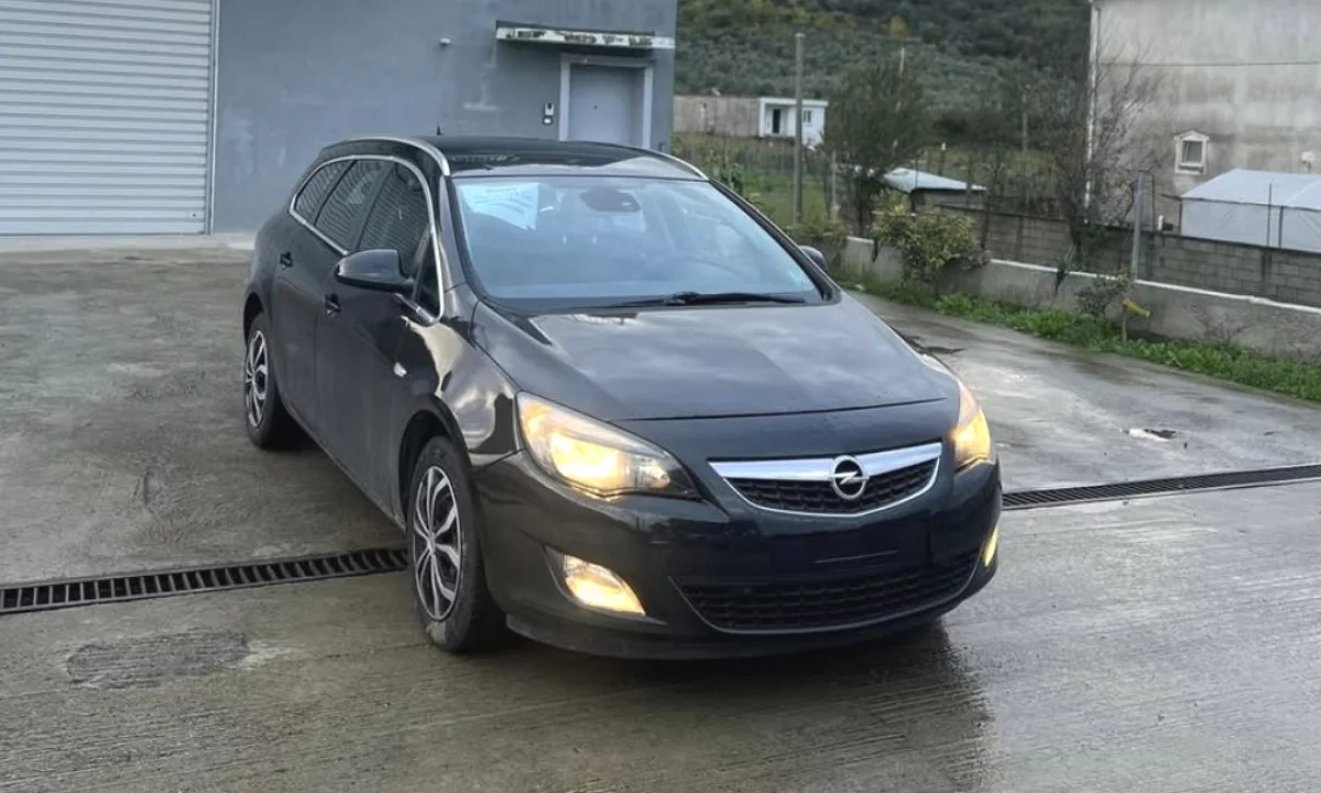 Auto in Vendita a Tirana, Opel, 2012 Diesel,Kambio Automatik Pagamento 4,890  Euro.