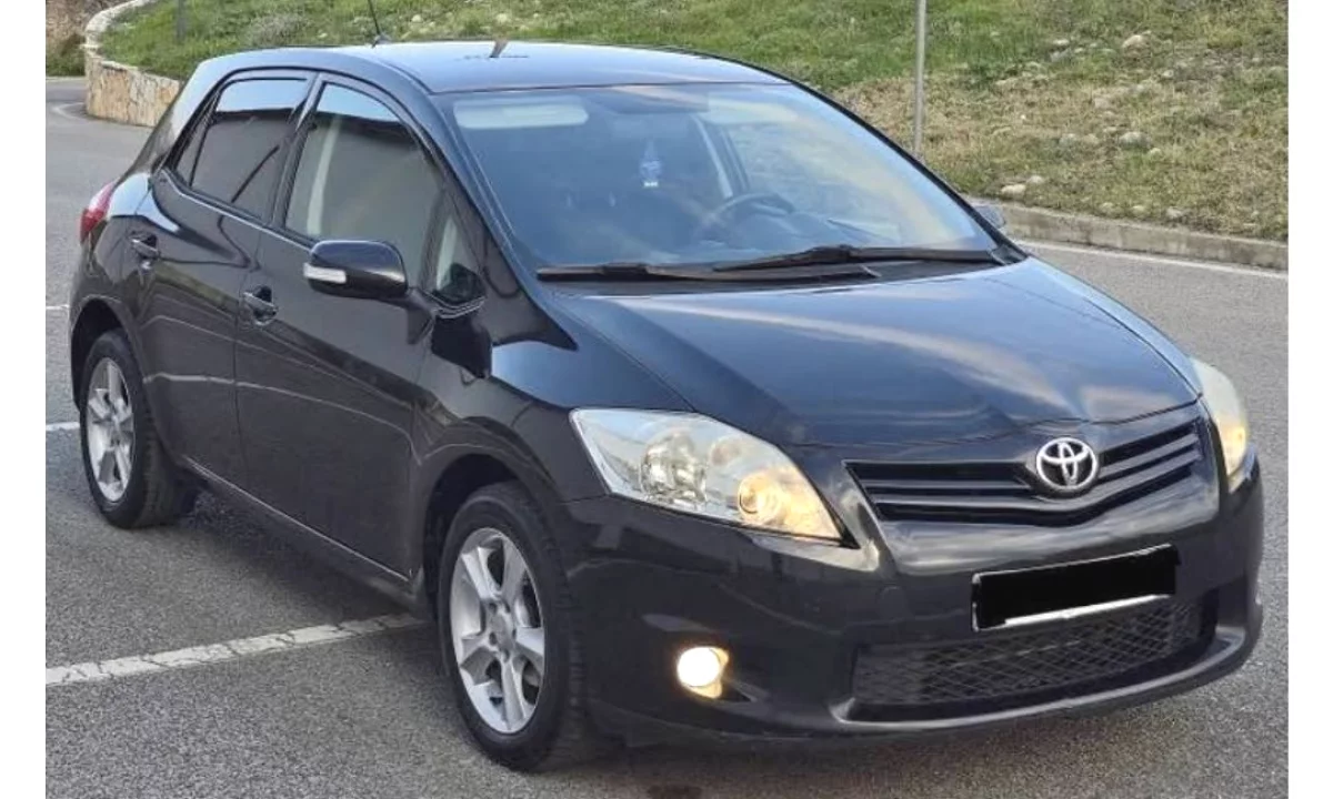 Auto in Vendita a Tirana, Toyota, 2010 Benzine,Kambio Manual Pagamento 4,500  Euro.